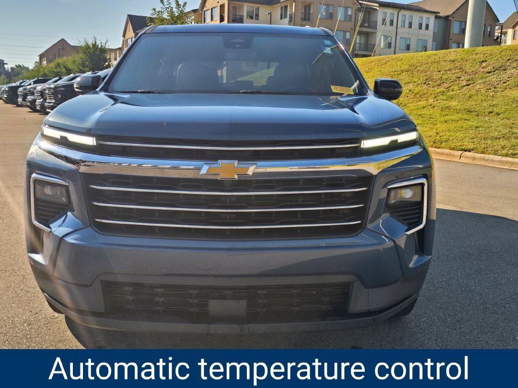 Certified 2025 Chevrolet Traverse LT FWD image 8