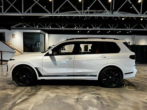 Used 2023 BMW X7 xDrive40i w/ M Sport Package AWD/4WD image 2