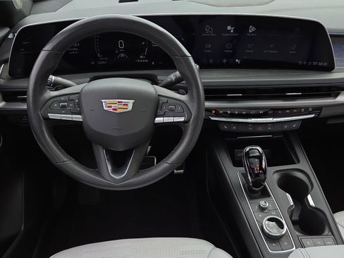 Used 2025 Cadillac XT4 Sport FWD image 12