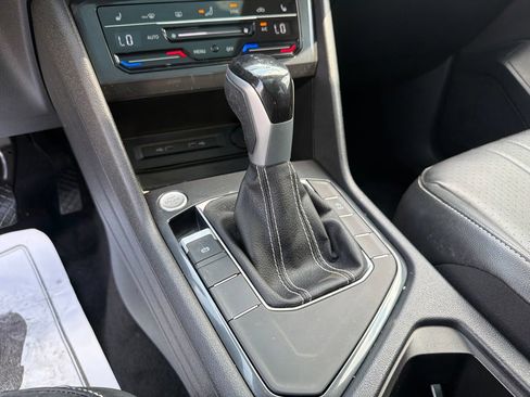 Used 2023 Volkswagen Tiguan SE w/ Panoramic Sunroof Package FWD image 20