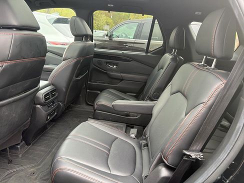 Used 2024 Honda Pilot TrailSport image 23