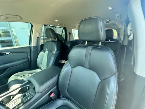 Used 2025 Honda Pilot EX-L image 9