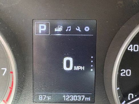 Used 2018 Hyundai Elantra SEL FWD image 22