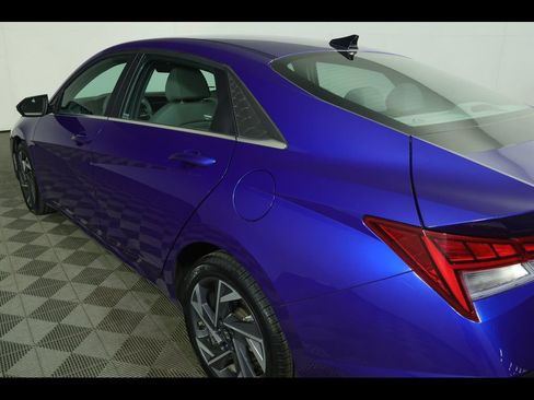 Used 2025 Hyundai Elantra SEL w/ Cargo Package FWD image 16