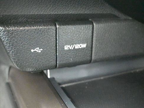 Used 2022 Toyota Camry SE image 9