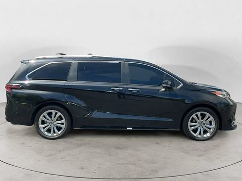 Used 2023 Toyota Sienna Platinum FWD image 6