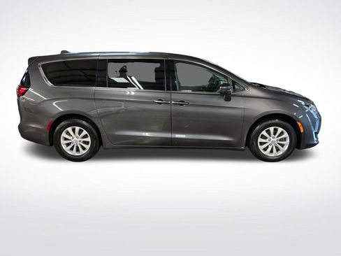 Used 2018 Chrysler Pacifica Touring Plus FWD image 7