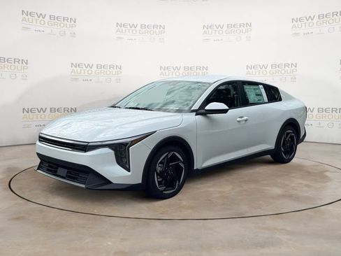 New 2026 Kia K4 EX FWD image 1