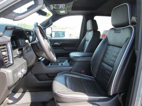 Used 2024 GMC Sierra 2500 AT4X AWD/4WD image 15