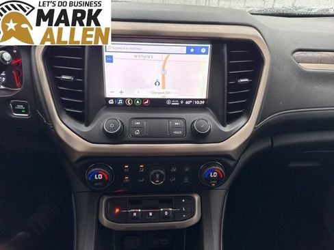 Used 2022 GMC Acadia Denali w/ Denali Technology Package FWD image 9