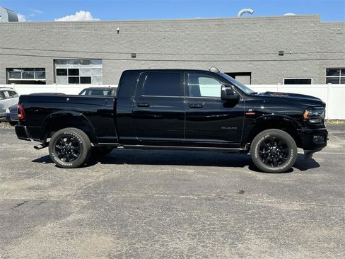 Used 2024 RAM 2500 Limited image 2