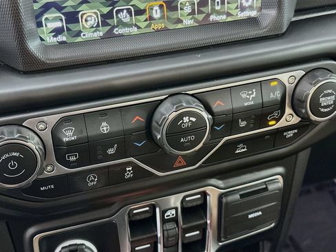 Used 2022 Jeep Wrangler Unlimited Sahara w/ Cold Weather Group AWD/4WD image 17
