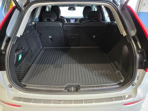 Certified 2024 Volvo XC60 B5 Ultimate w/ Protection Package Premier AWD/4WD image 13