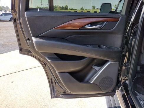 Used 2019 Cadillac Escalade Premium Luxury w/ Escalade Sport Edition AWD/4WD image 13