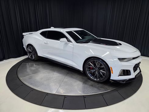 Used 2021 Chevrolet Camaro ZL1 RWD image 20