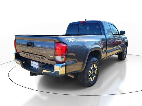 Used 2017 Toyota Tacoma TRD Off-Road w/ Tow Package image 6