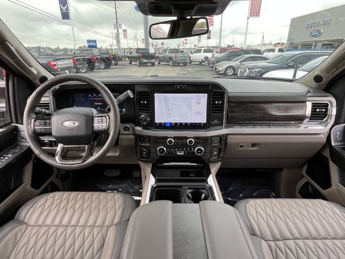 Used 2025 Ford F350 Platinum w/ Platinum Plus Package image 35