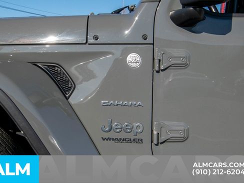 Used 2022 Jeep Wrangler Unlimited Sahara w/ Dual Top Group AWD/4WD image 10