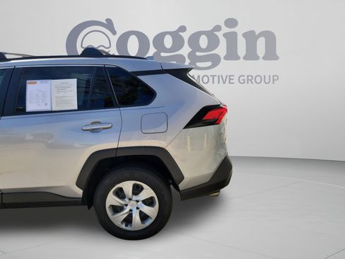 Used 2021 Toyota RAV4 LE FWD image 31