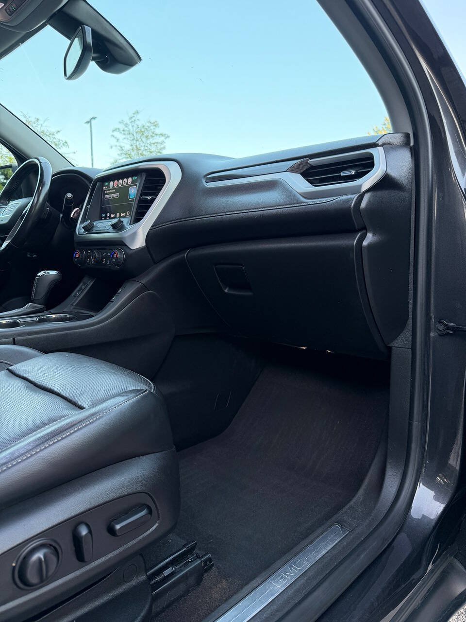 Used 2017 GMC Acadia SLT w/ LPO, Floor Liner Package AWD/4WD image 46
