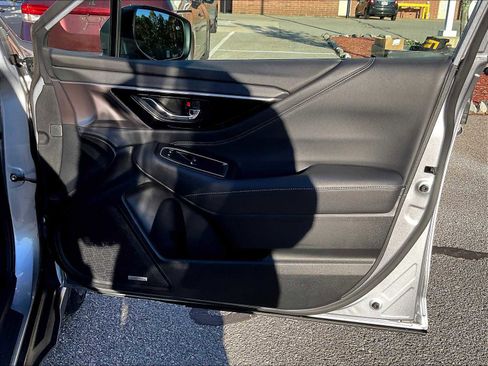 Used 2025 Subaru Outback Limited image 12