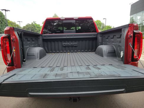 Used 2022 GMC Sierra 1500 SLT w/ SLT Convenience Package AWD/4WD image 30