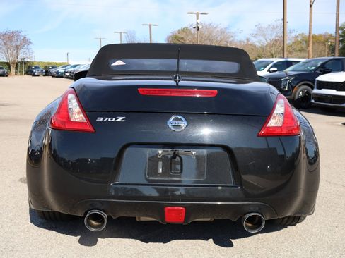 Used 2017 Nissan 370Z Touring image 4