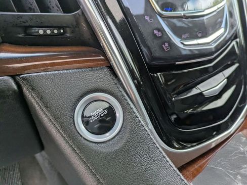 Used 2017 Cadillac Escalade ESV Luxury AWD/4WD image 20