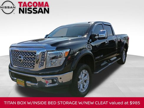 Used 2017 Nissan Titan SL image 1