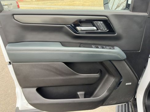 Used 2025 GMC Yukon AT4 w/ AT4 Premium Plus Package image 10