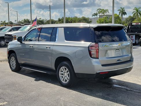 Used 2024 Chevrolet Suburban LT RWD image 5