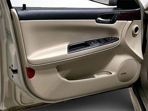 Used 2010 Chevrolet Impala LT w/ Luxury Edition Package image 18