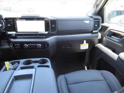 Used 2026 GMC Sierra 1500 SLT AWD/4WD image 14