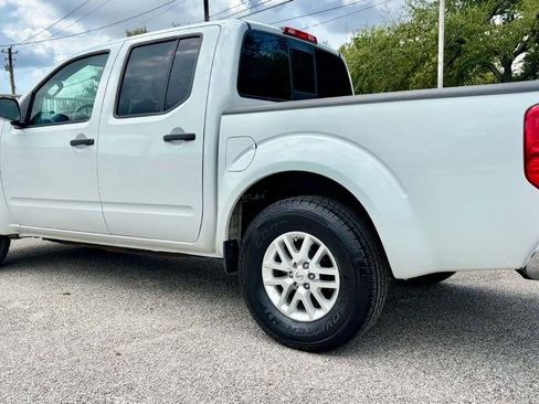 Used 2016 Nissan Frontier SV w/ SV Value Truck Package RWD image 8
