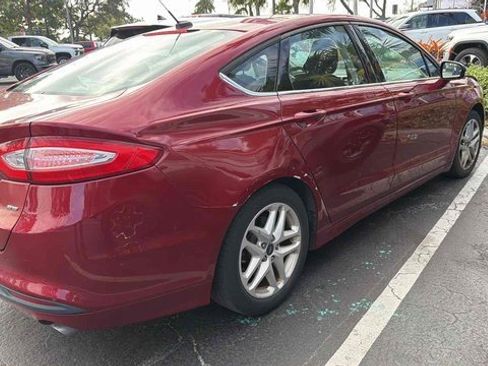 Used 2016 Ford Fusion SE image 2