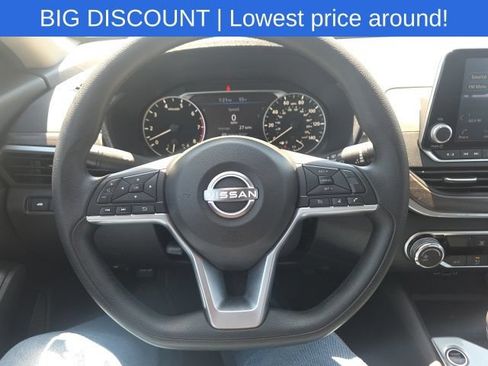 Used 2025 Nissan Altima 2.5 SV FWD image 32