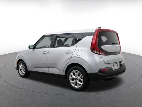 Used 2025 Kia Soul LX w/ LX Technology Package FWD image 6