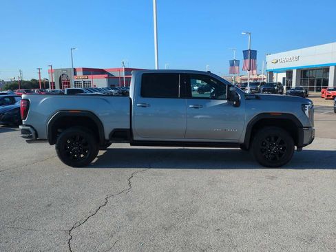 Used 2024 GMC Sierra 2500 AT4 w/ AT4 Premium Plus Package AWD/4WD image 9