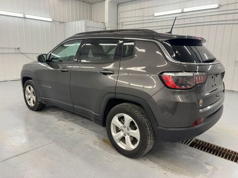 Used 2021 Jeep Compass Latitude w/ Driver Assistance Group FWD image 3