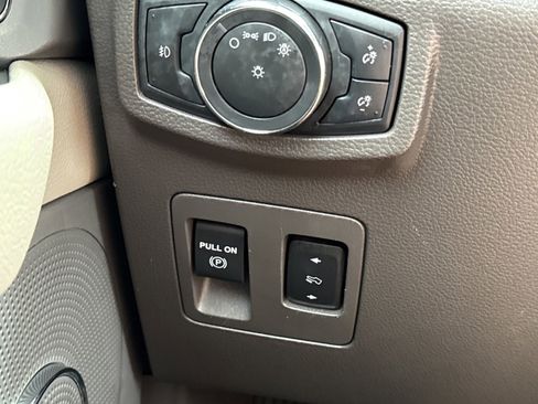 Used 2019 Ford Expedition Max Limited image 23