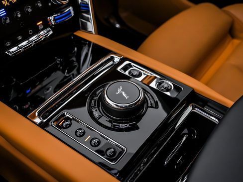 Used 2022 Rolls-Royce Cullinan image 40