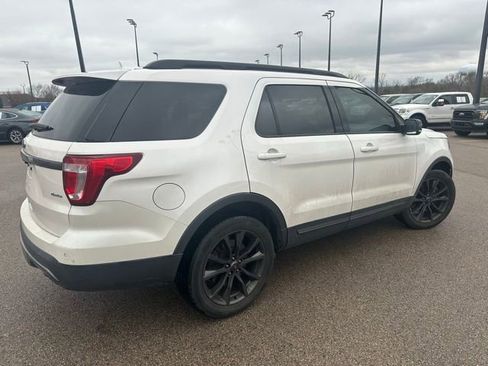 Used 2017 Ford Explorer XLT w/ Equipment Group 202A image 3