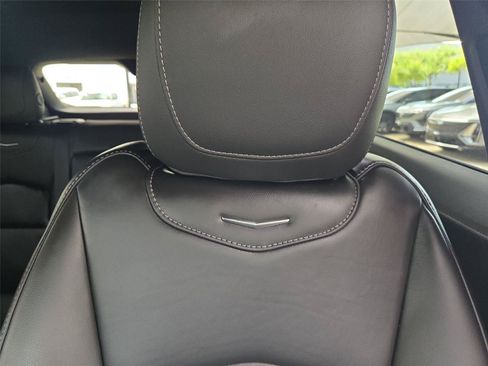 Certified 2025 Cadillac XT4 Premium Luxury AWD/4WD image 11