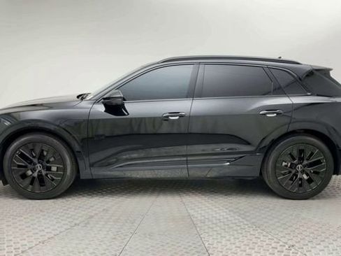 Used 2024 Audi Q8 e-tron Prestige w/ Prestige Package image 5