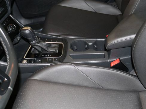 Used 2019 Volkswagen Jetta SE w/ Cold Weather Package FWD image 39