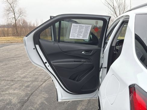 Used 2023 Chevrolet Equinox LT image 34