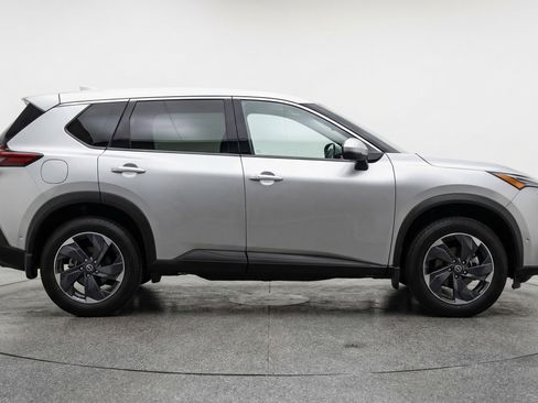 Used 2025 Nissan Rogue SV image 11
