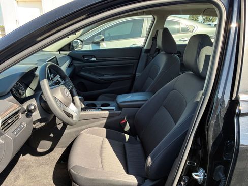 Used 2025 Nissan Altima 2.5 SV image 27