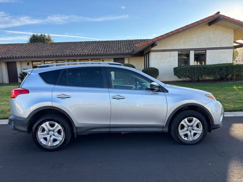 Used 2014 Toyota RAV4 LE image 3