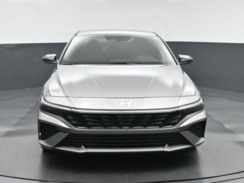 Used 2025 Hyundai Elantra SEL FWD image 2